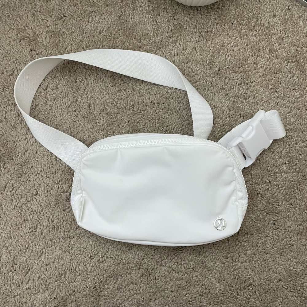 Lulu lemon belt bag